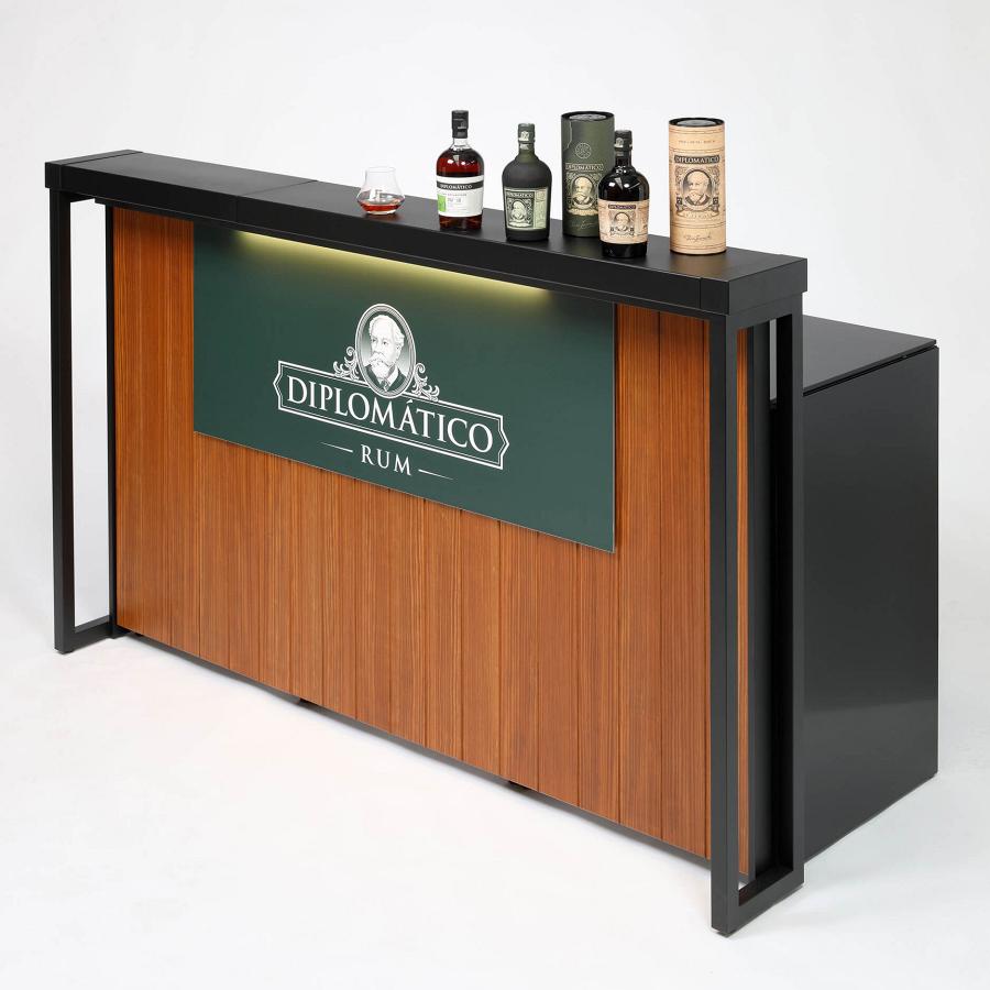 Meuble de rangement Diplomatico avec façade en bois véritable et finitions spéciales.