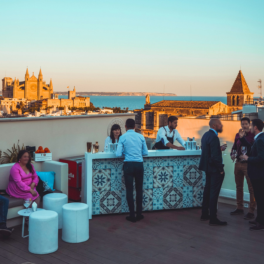 Mobile cocktail bar on a roof terrace in Mallorca