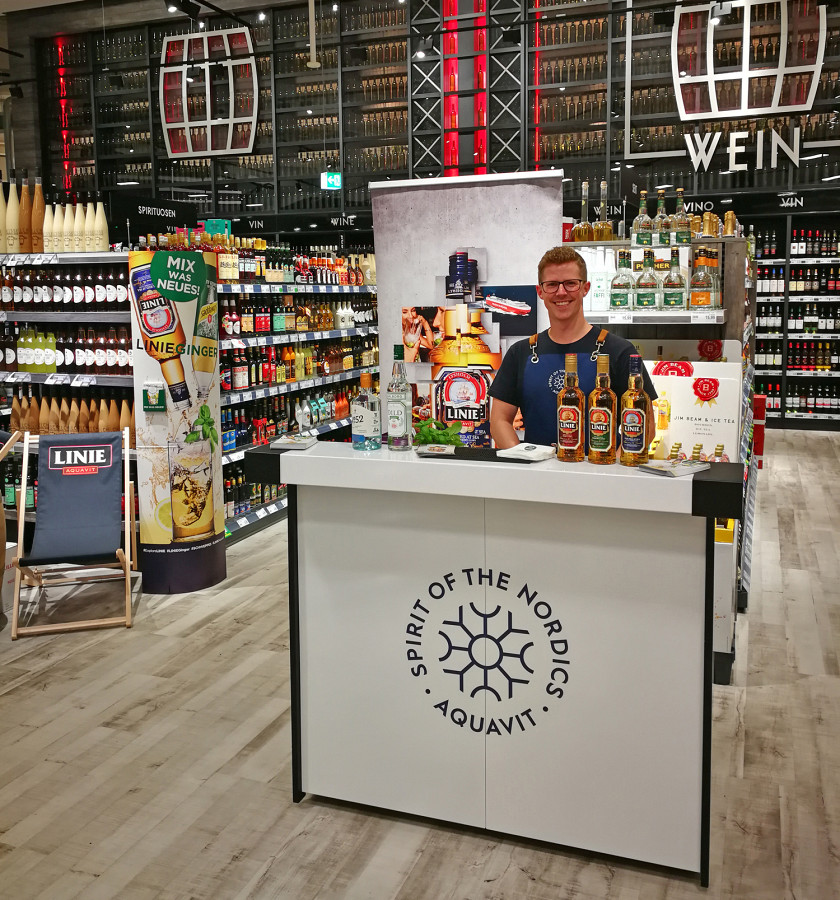 G-Rack portable promotion bar Aquavit